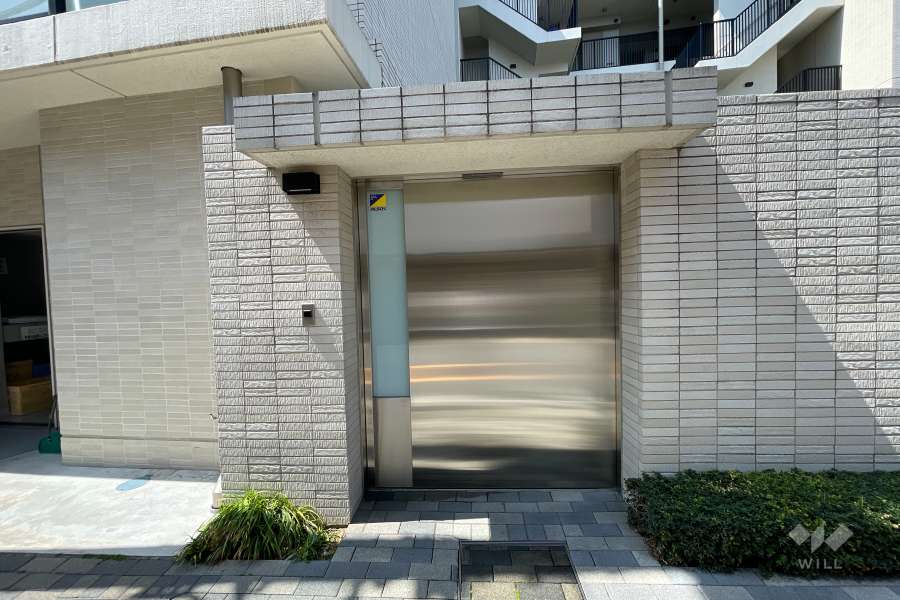 駐輪場の出入り口（オートロック付き）