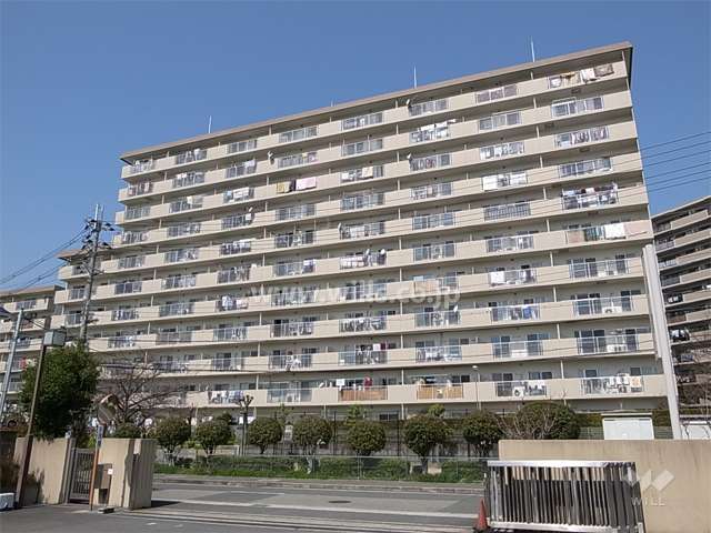 コープ野村第2伊丹E棟の外観（南側から）