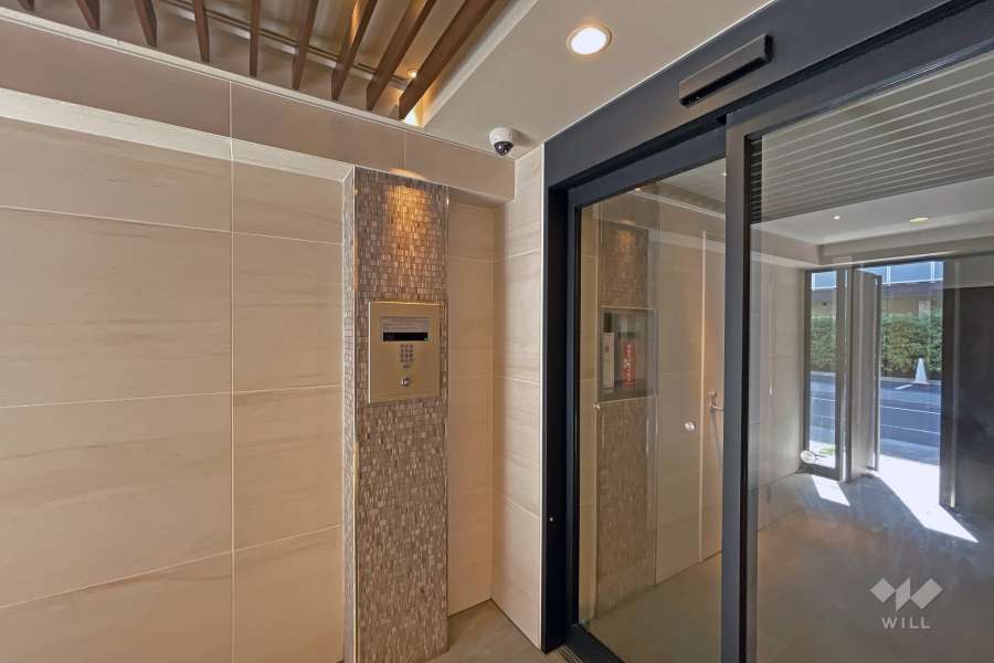 エントランスはオートロック付きです。