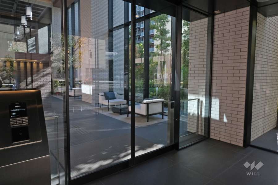 エントランスはオートロック付きです。