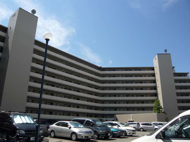 伊丹春日丘アーバンコンフォートA棟の外観（敷地内、北側から）