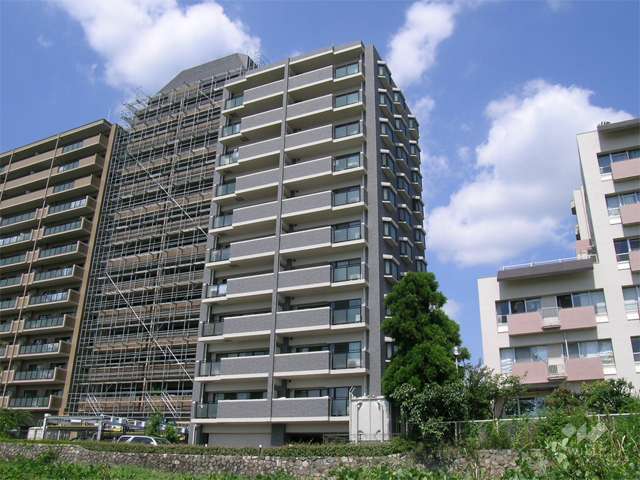 ヴェルビュ宝塚の外観（南東側から）