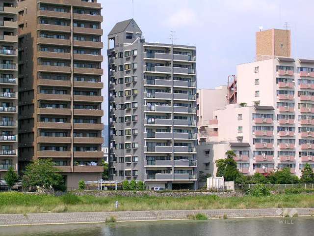 ヴェルビュ宝塚の外観（南西側から）