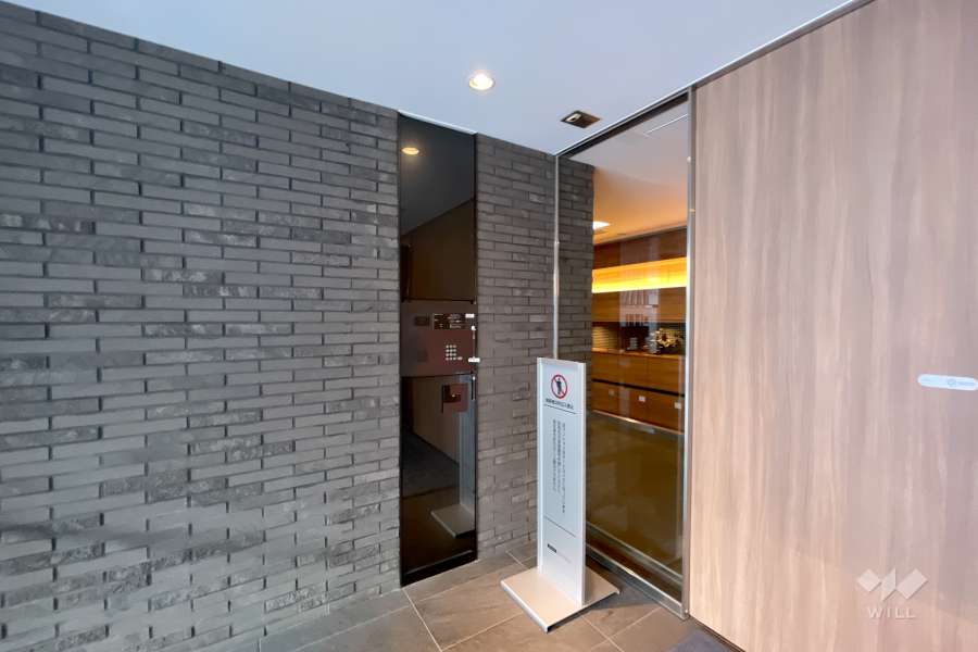 エントランスはオートロック付きです。