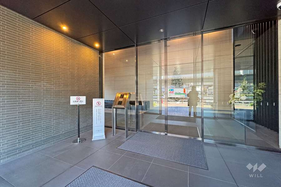 エントランスはオートロック付きです。