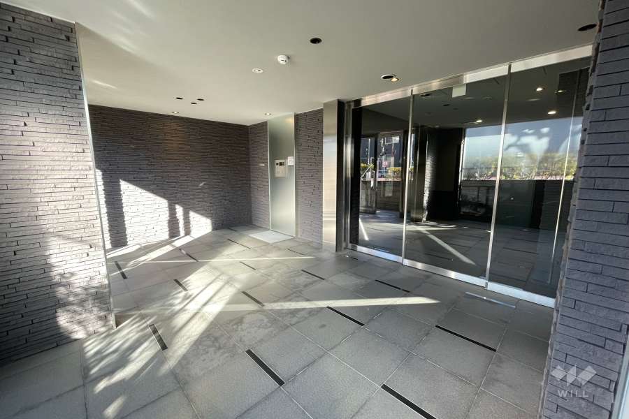 エントランスはオートロック付きです。