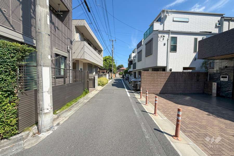 敷地北側の前面道路