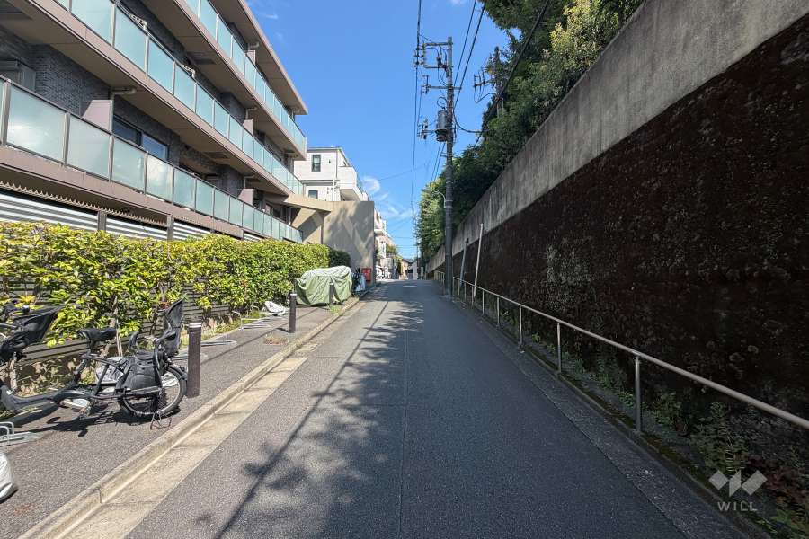 敷地南側の前面道路