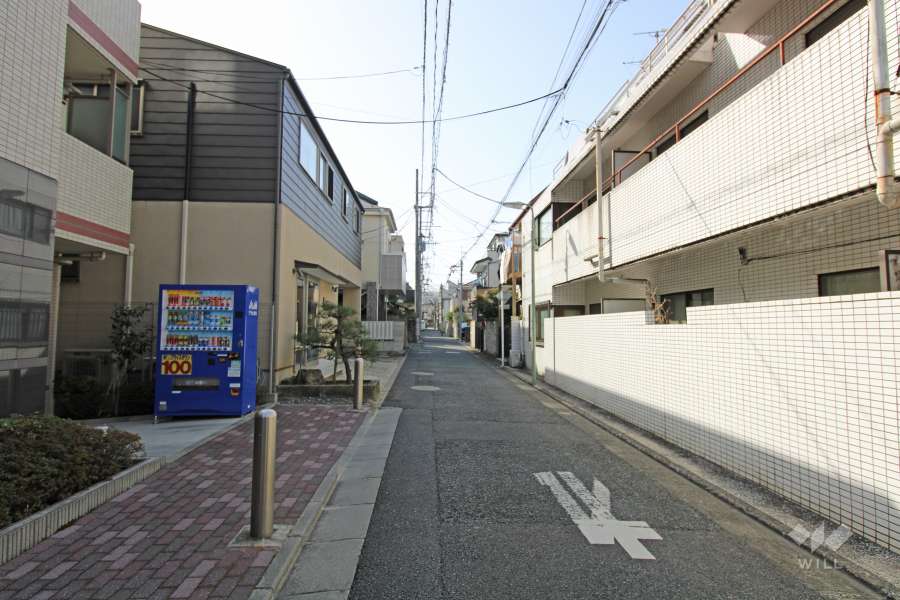 敷地北側の前面道路。