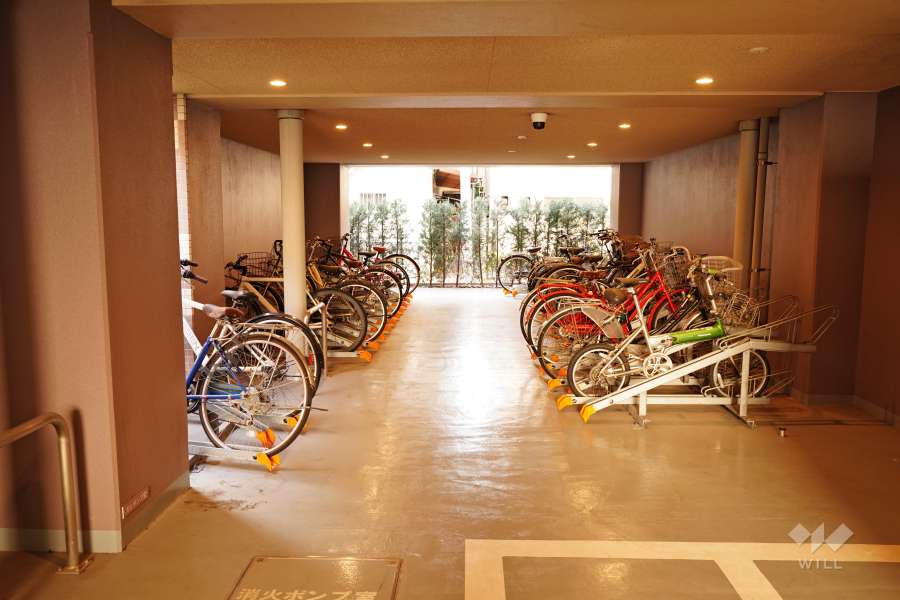 屋内に設けられた駐輪場