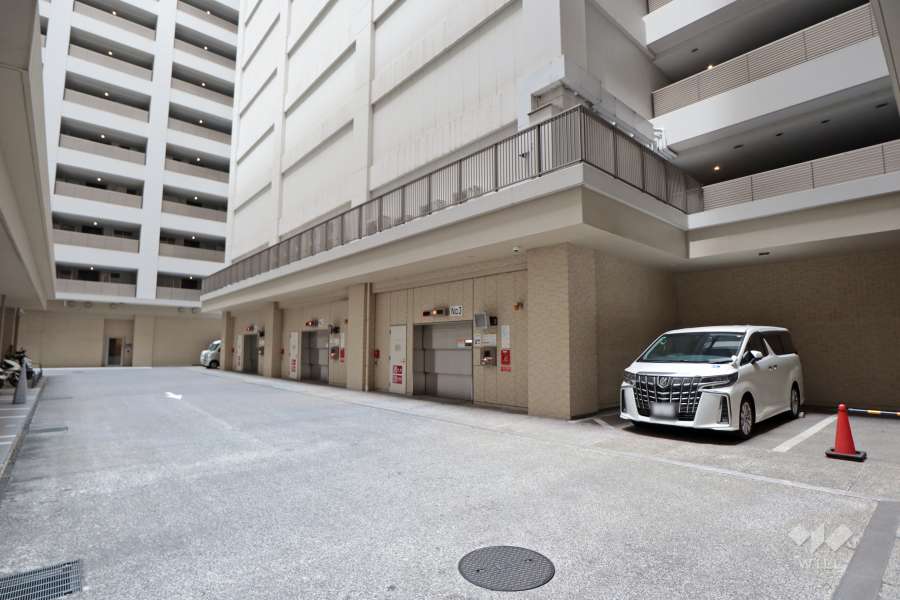 敷地内駐車場（タワーパーキング）
