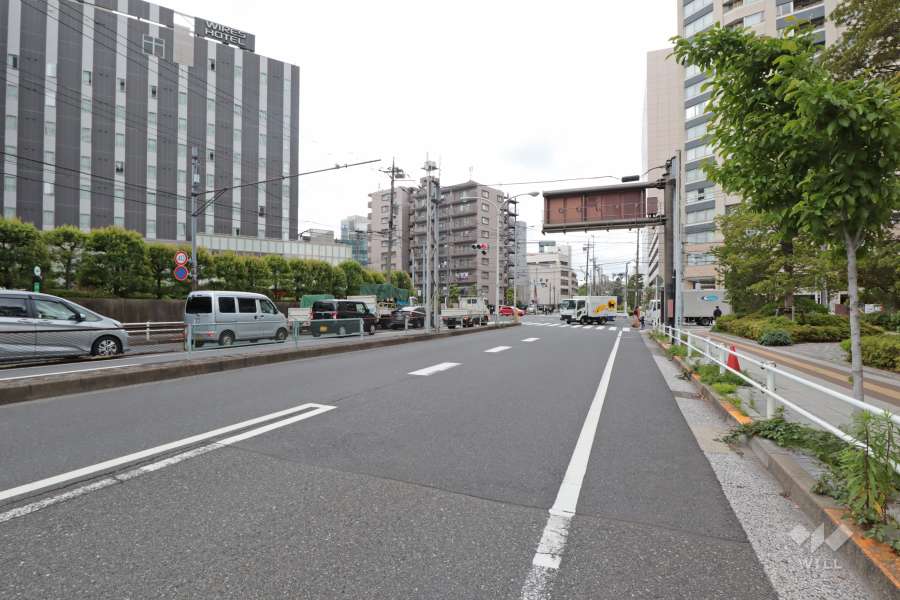 敷地南側の前面道路