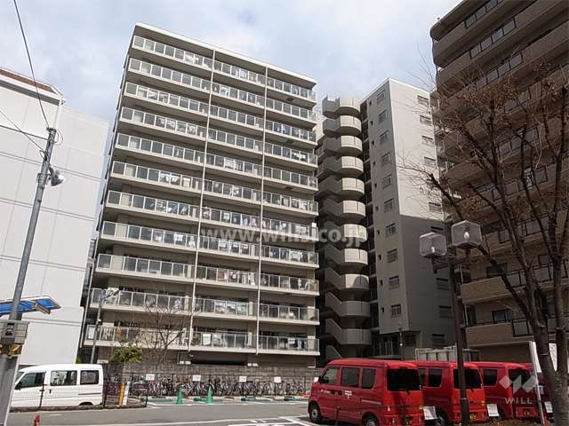 ファミール伊丹の外観（南側から）　南棟と東棟があります。