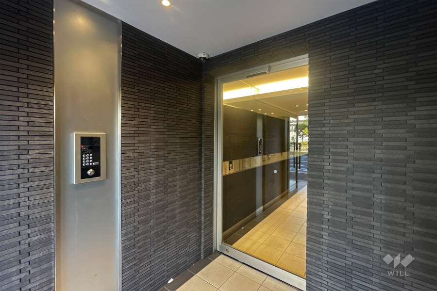 エントランスはオートロック付きです。