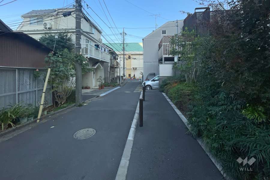 敷地北側の前面道路