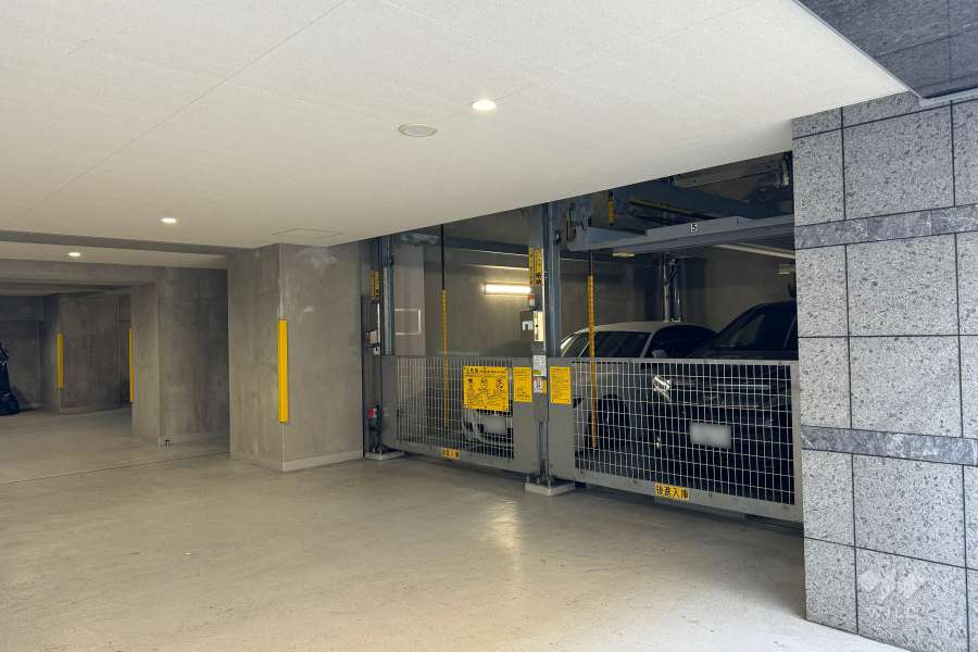 敷地内駐車場（屋内機械式）