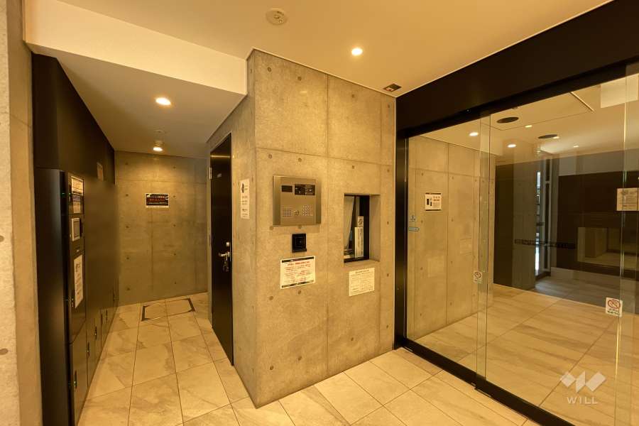 エントランスはオートロック付きです。