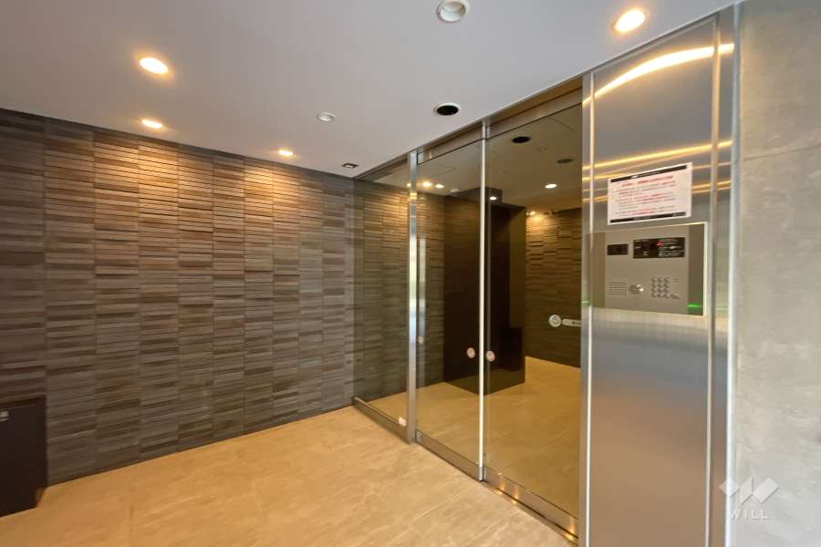 エントランスはオートロック付きです。