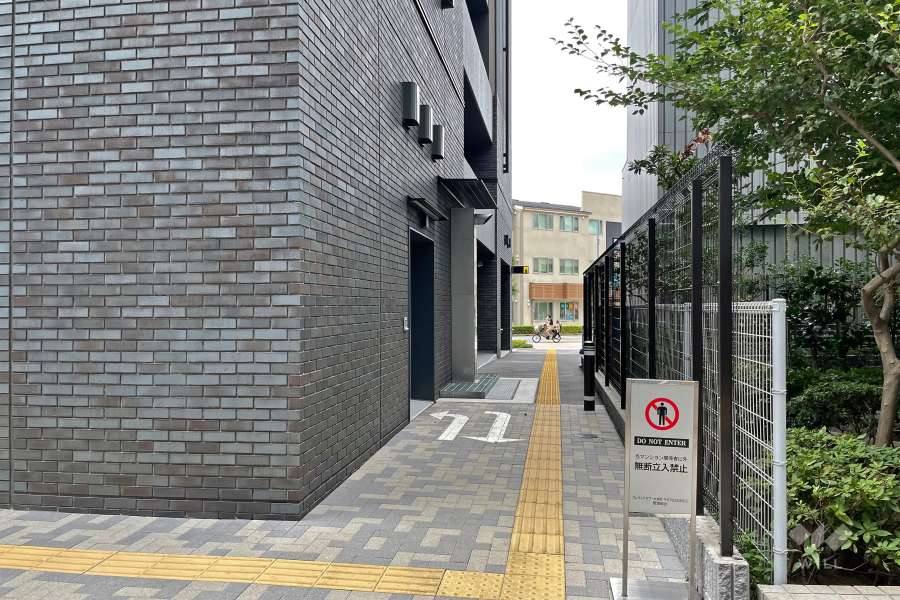 敷地内北側の通路