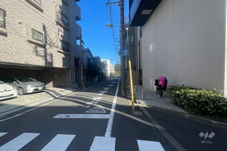 敷地北側の前面道路