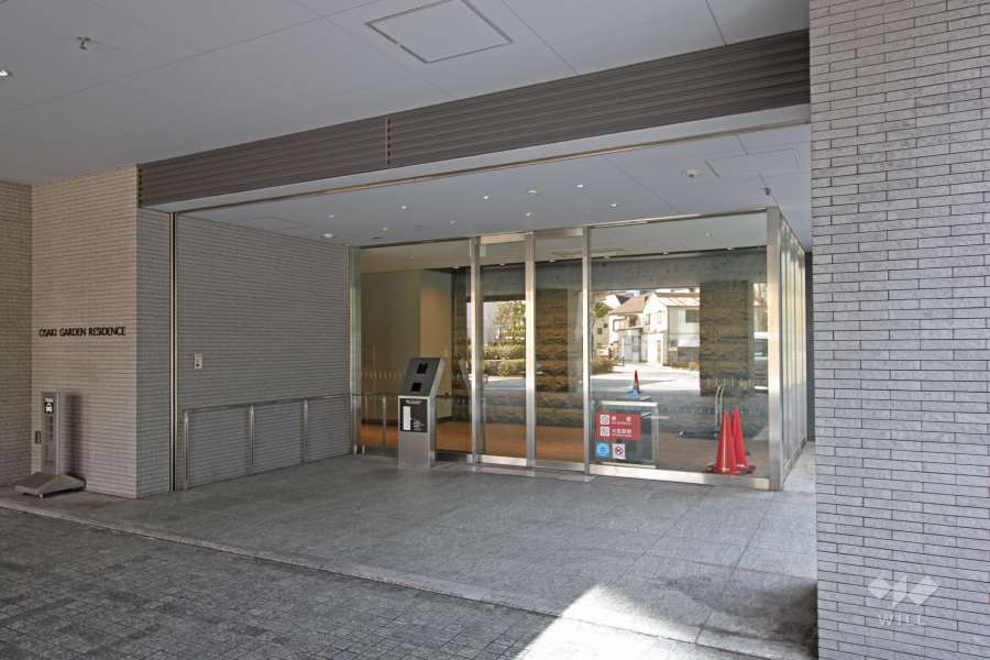 エントランスはオートロック付きです。