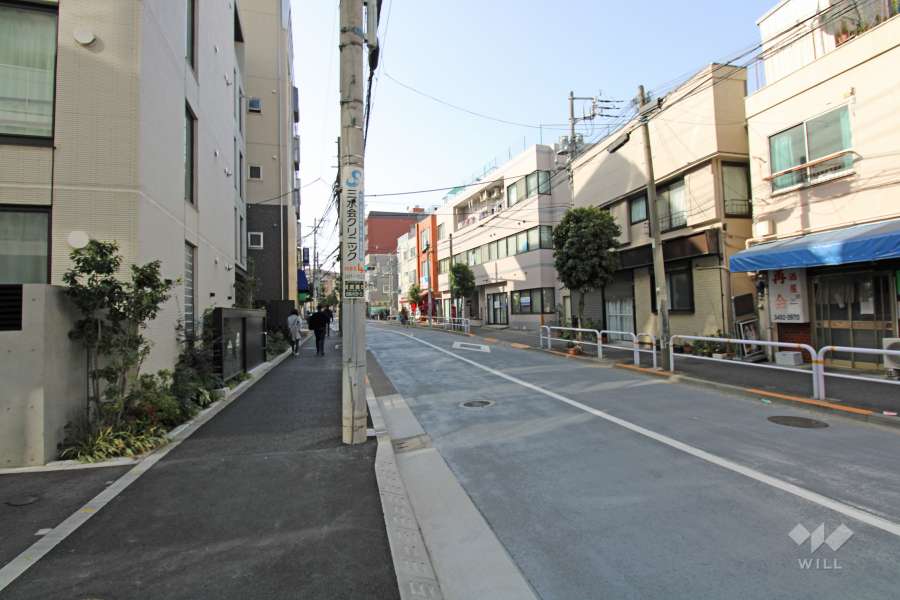 敷地南側の前面道路。
