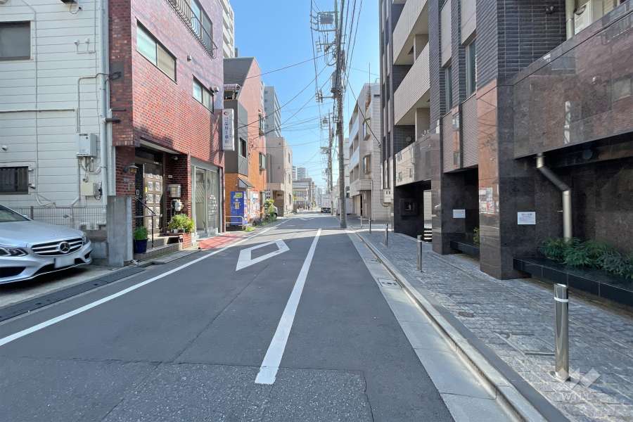 敷地東側の前面道路