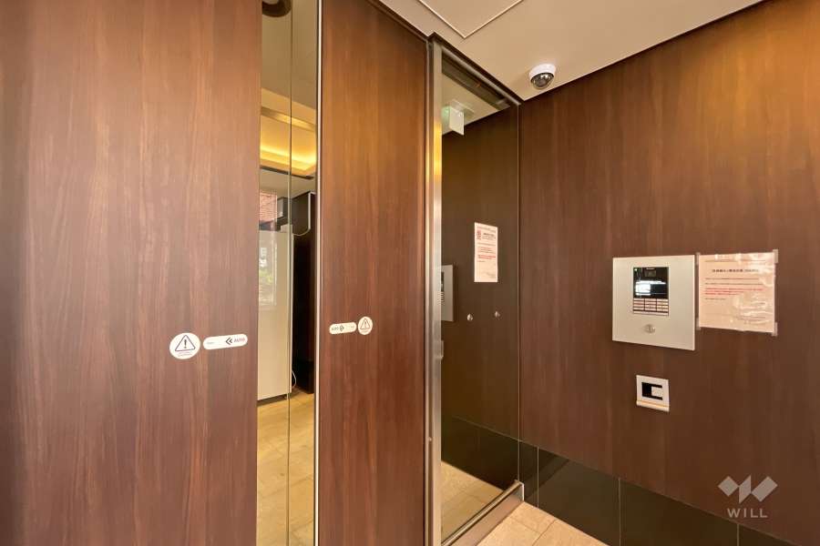 エントランスはオートロック付きです。