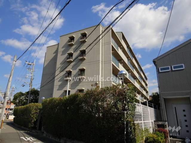 敷地東側は昆陽川に面しています。