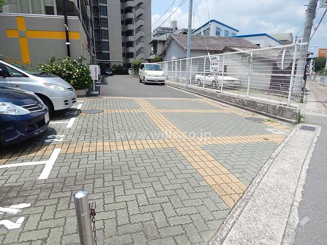 駐車場出入り口