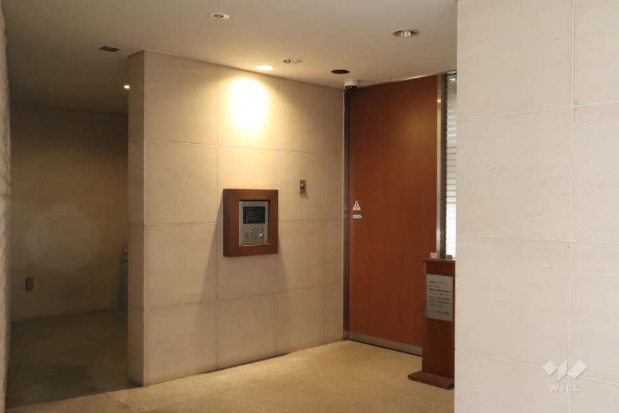 エントランスはオートロック付きです。