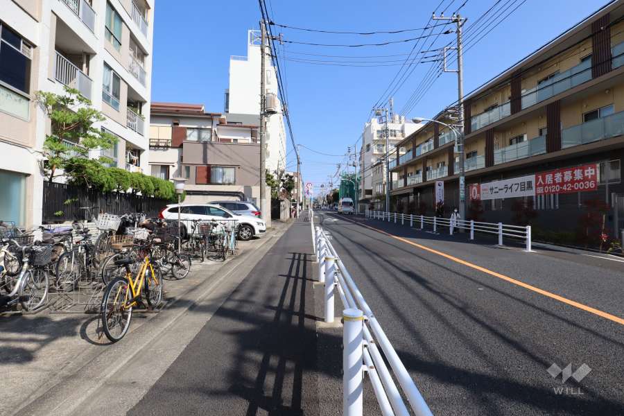 敷地東側の前面道路