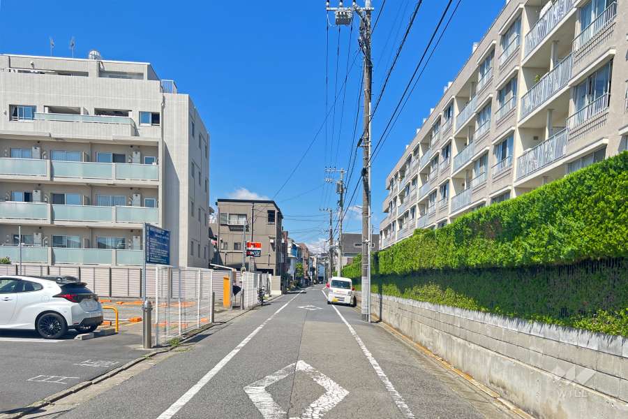 敷地南側の前面道路