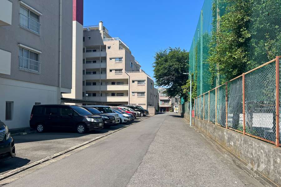 敷地北側の前面道路