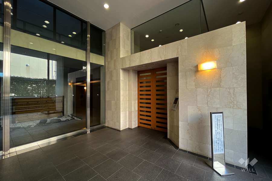 エントランスはオートロック付きです。