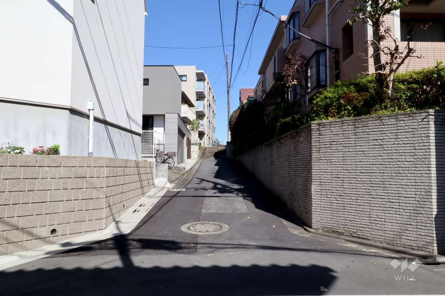 敷地北側の前面道路