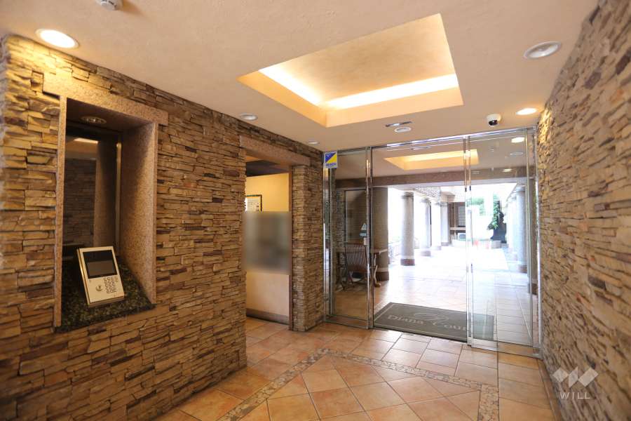 エントランスはオートロック付きです。