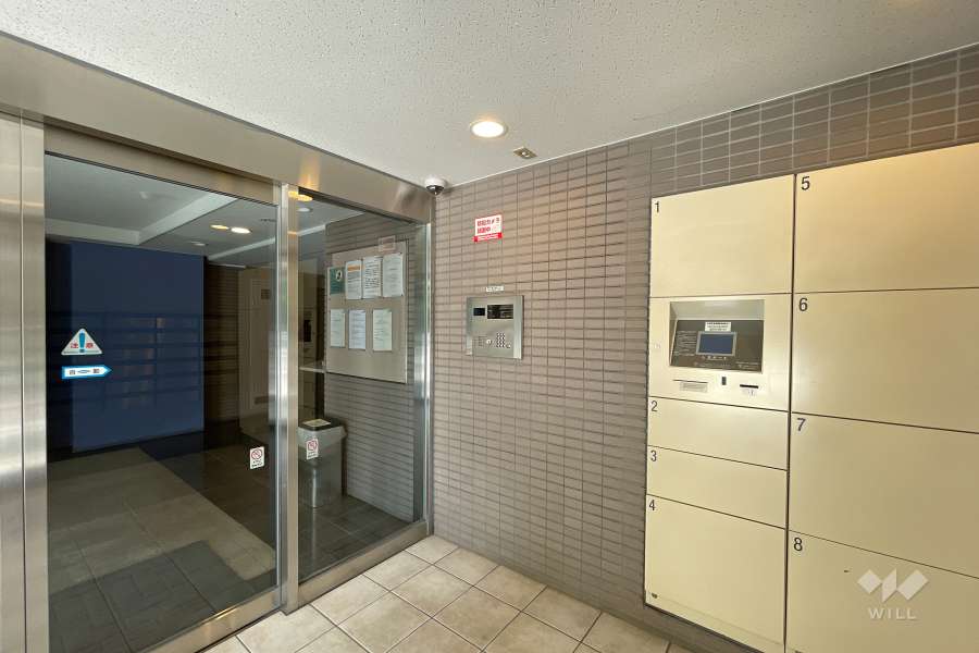 エントランスはオートロック付きです。