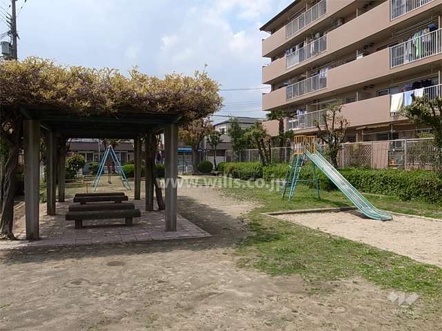 敷地南側に隣接する公園
