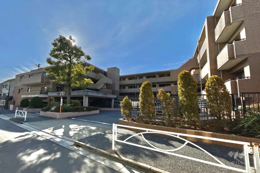 ライオンズマンション祐天寺の外観（北側から）