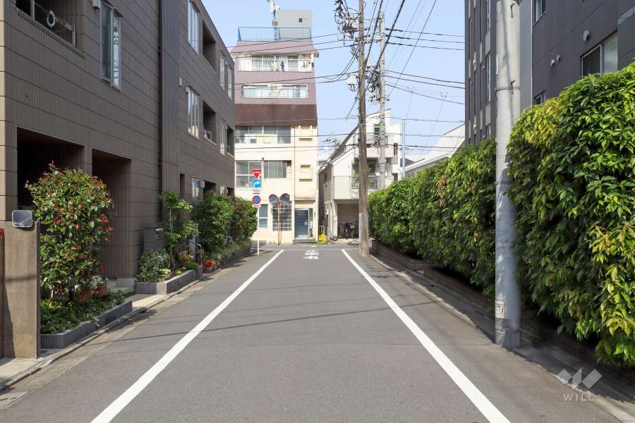 敷地北側の前面道路