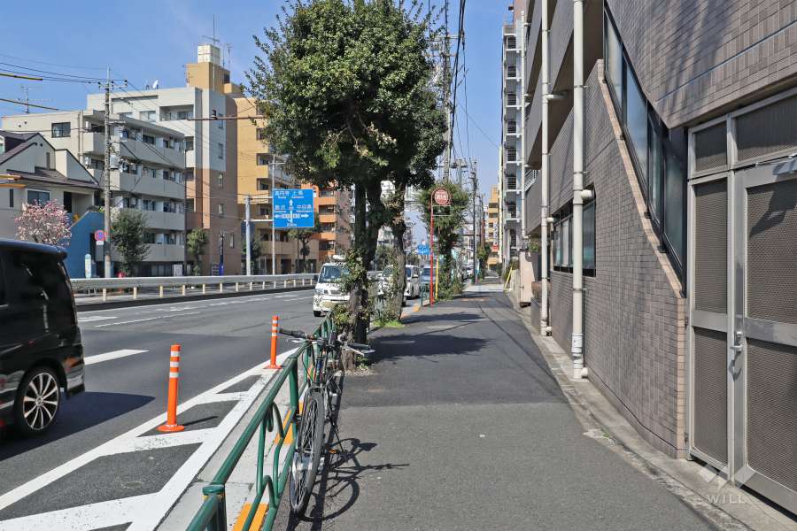 敷地西側前面道路(南側から)