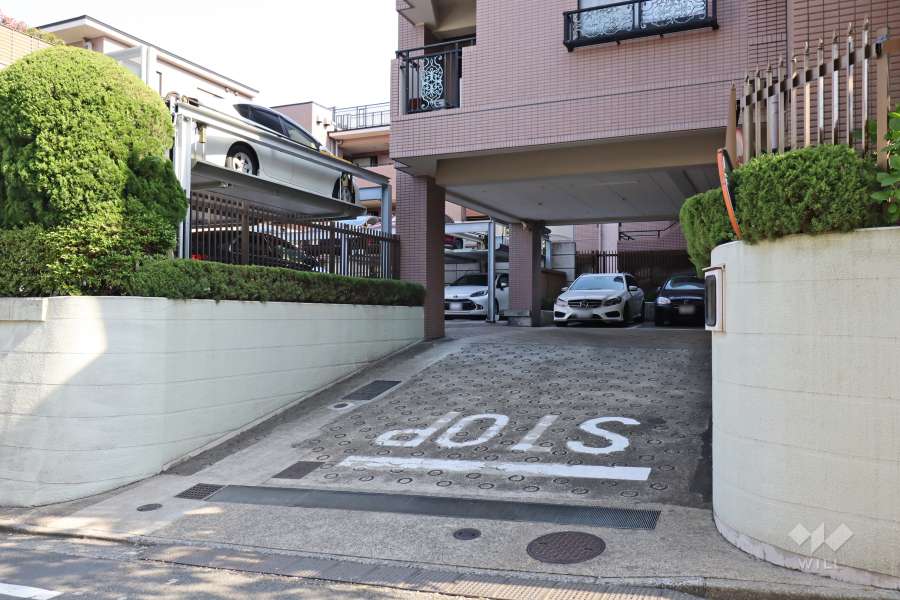 駐車場の出入り口