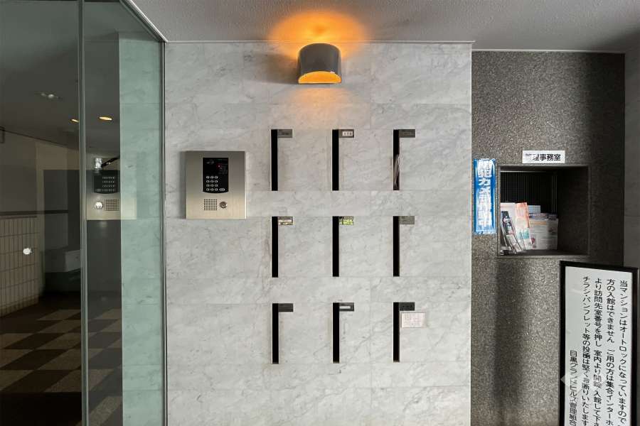 オートロックの操作盤、共用ポスト