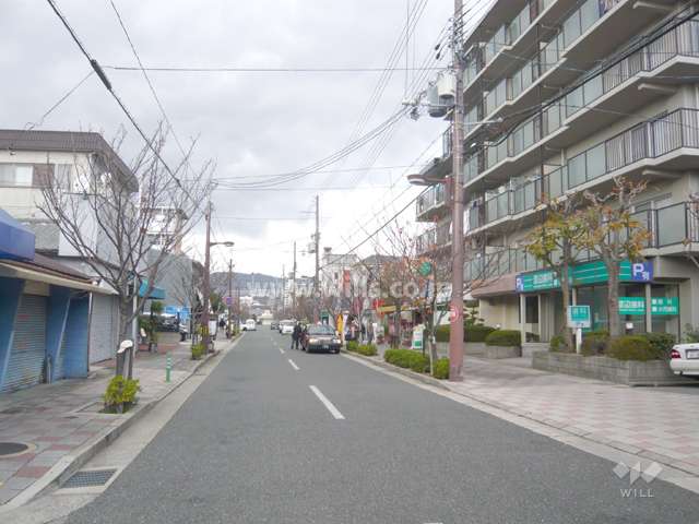 周辺は区画の整った街並みです。
