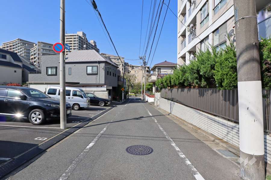 敷地南側の前面道路