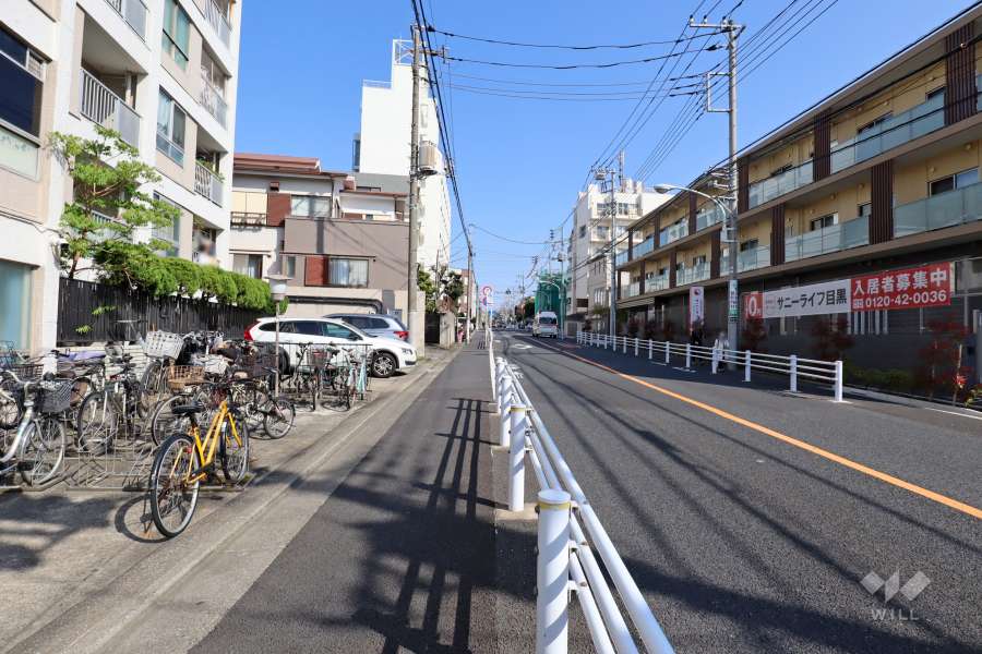 敷地東側の前面道路
