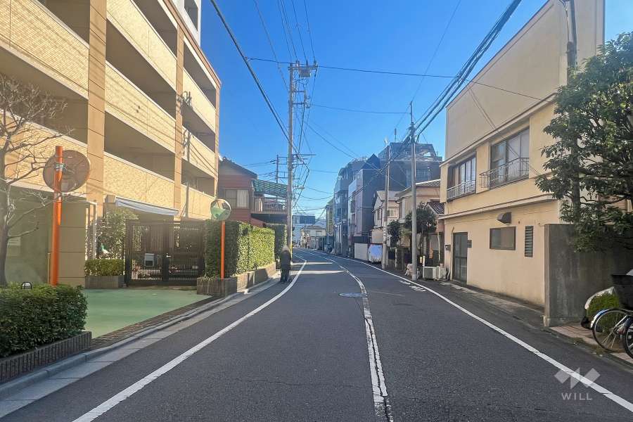 敷地南側の前面道路