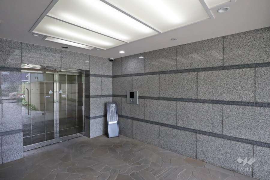 エントランスはオートロック付きです。　