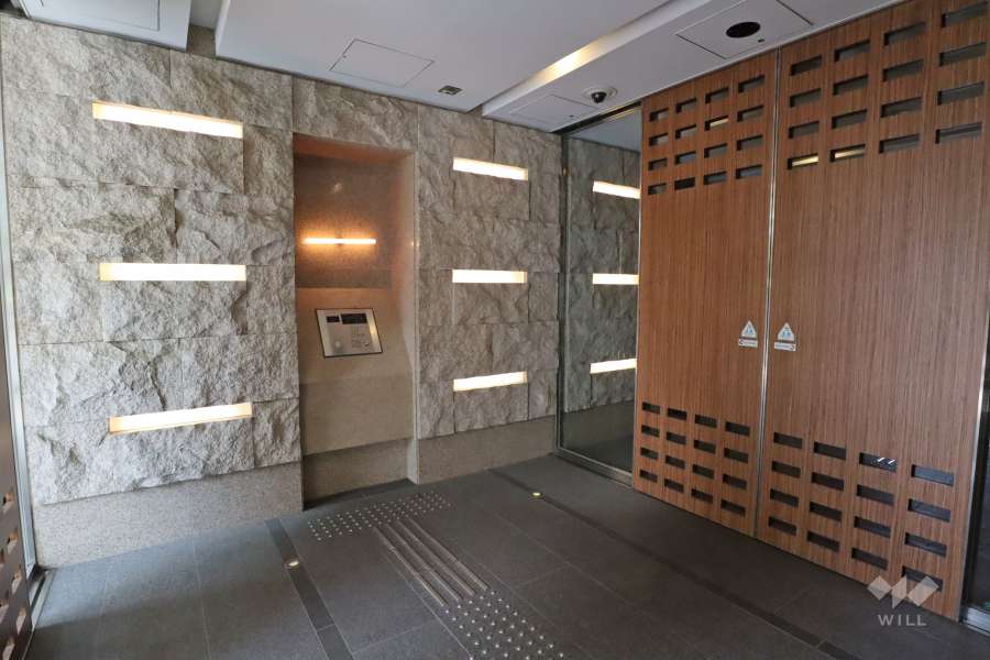 エントランスはオートロック付きです。